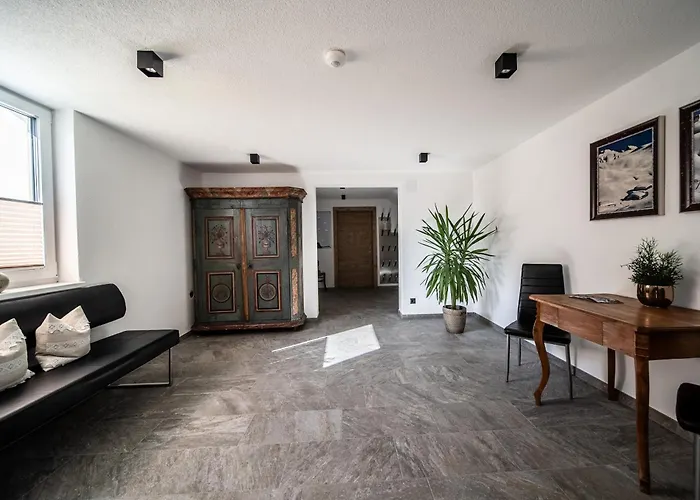 Tyrol بيت ضيافة 4*