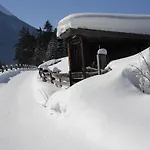 게스트하우스 Tyrol 4*
